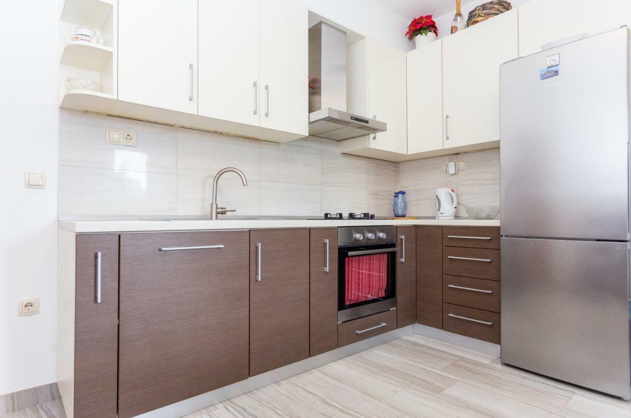 Apartments Iva Brstilo Omis Luaran gambar