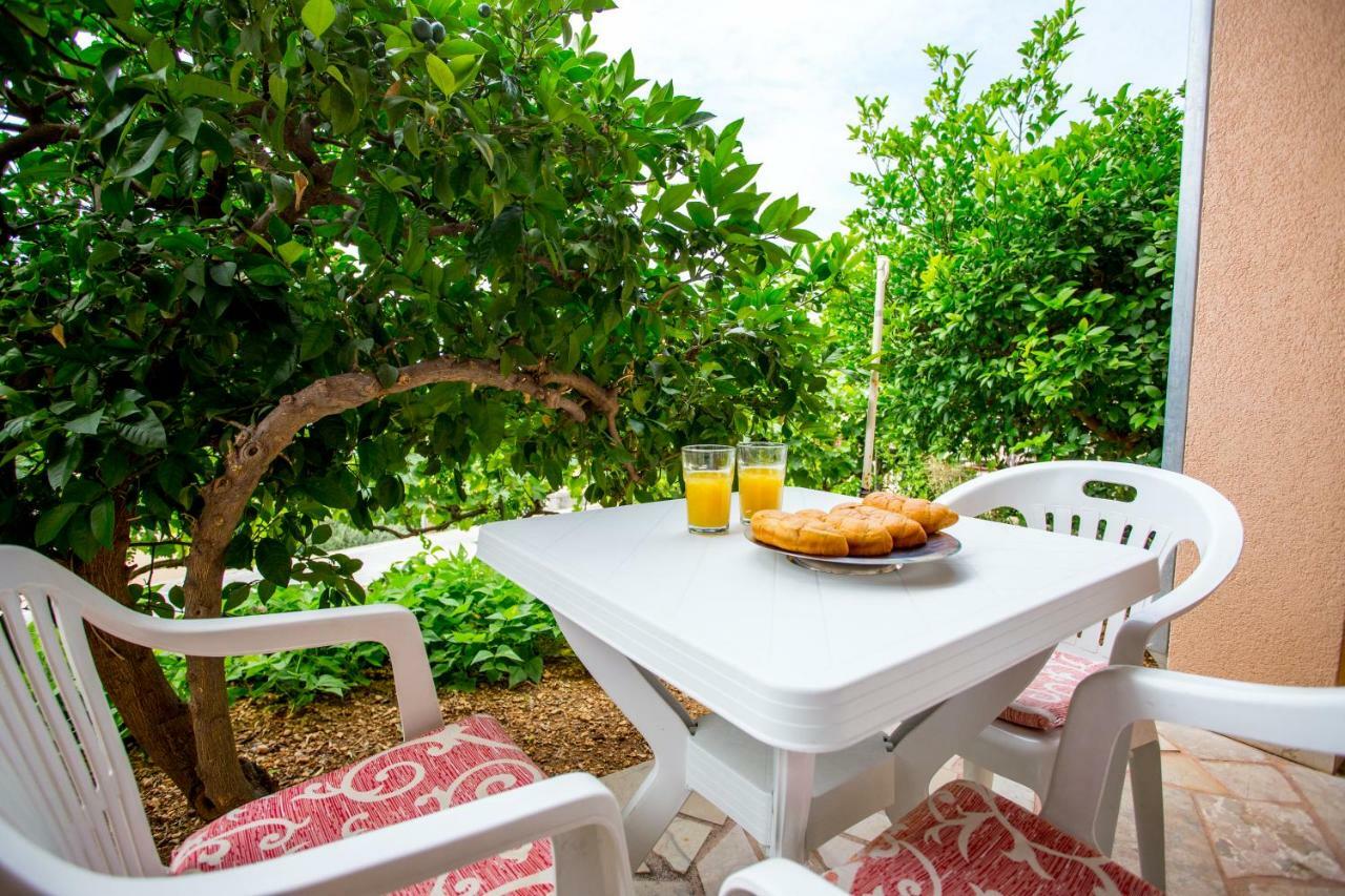 Apartments Iva Brstilo Omis Luaran gambar