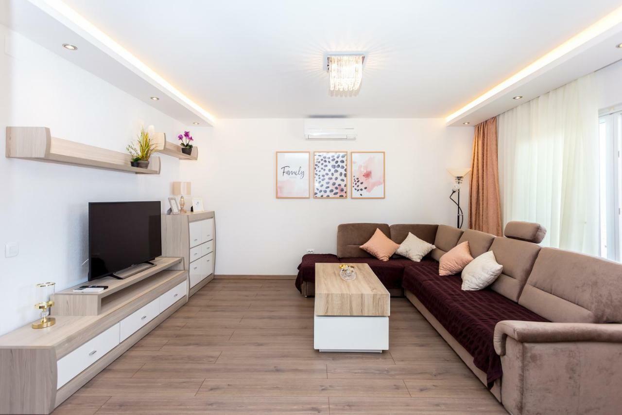 Apartments Iva Brstilo Omis Luaran gambar