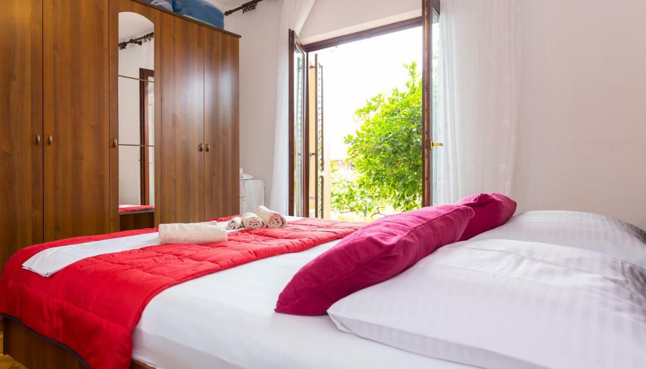 Apartments Iva Brstilo Omis Luaran gambar
