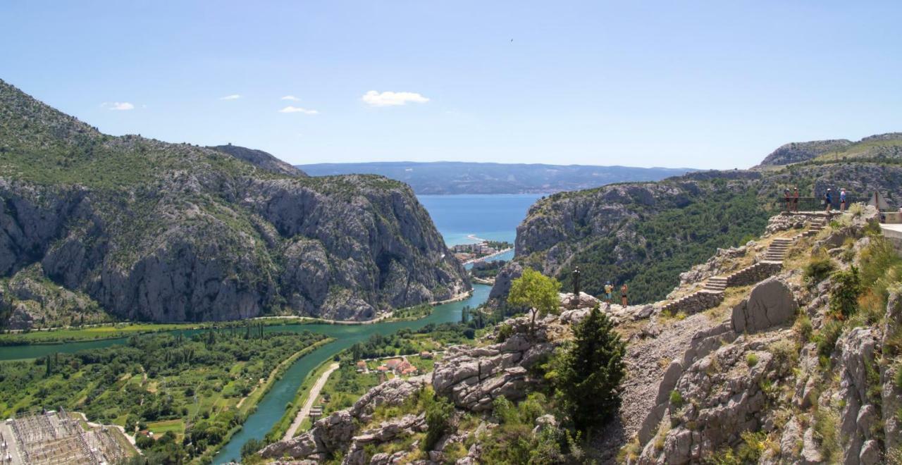 Apartments Iva Brstilo Omis Luaran gambar