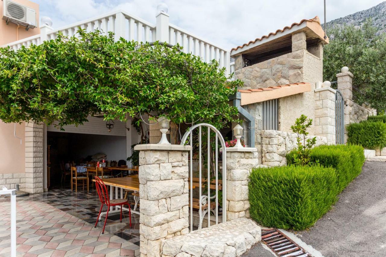 Apartments Iva Brstilo Omis Luaran gambar