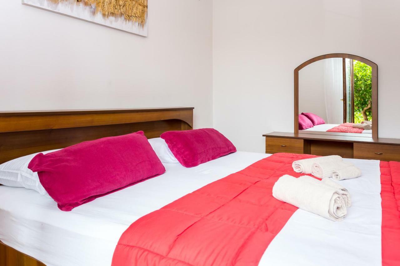 Apartments Iva Brstilo Omis Luaran gambar