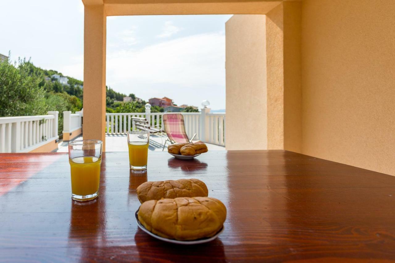Apartments Iva Brstilo Omis Luaran gambar