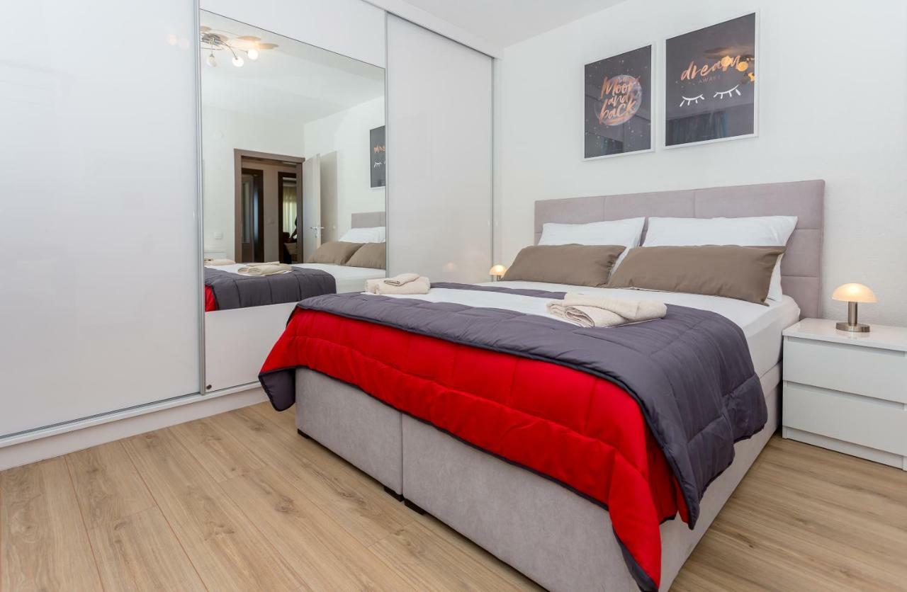 Apartments Iva Brstilo Omis Luaran gambar