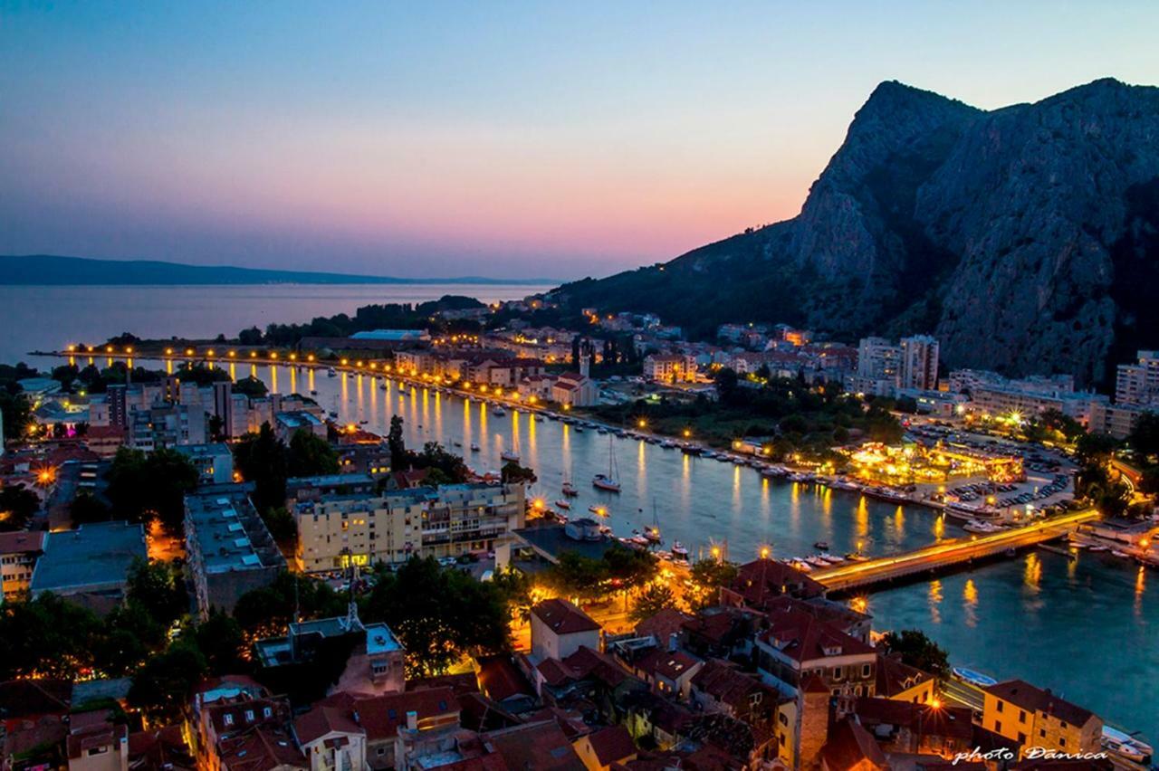 Apartments Iva Brstilo Omis Luaran gambar