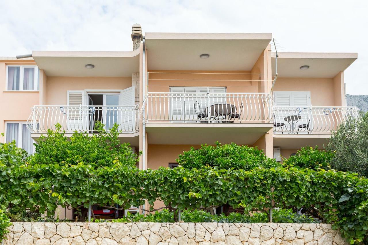 Apartments Iva Brstilo Omis Luaran gambar