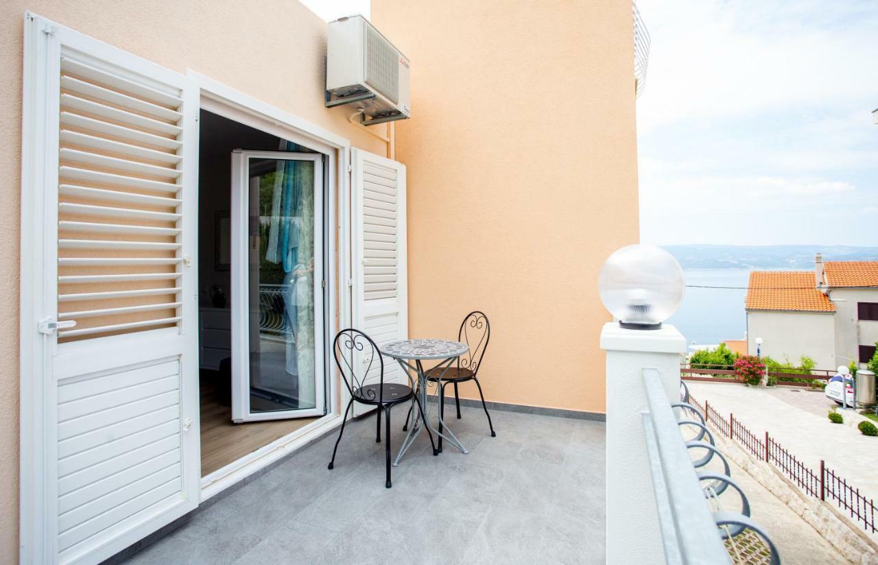 Apartments Iva Brstilo Omis Luaran gambar
