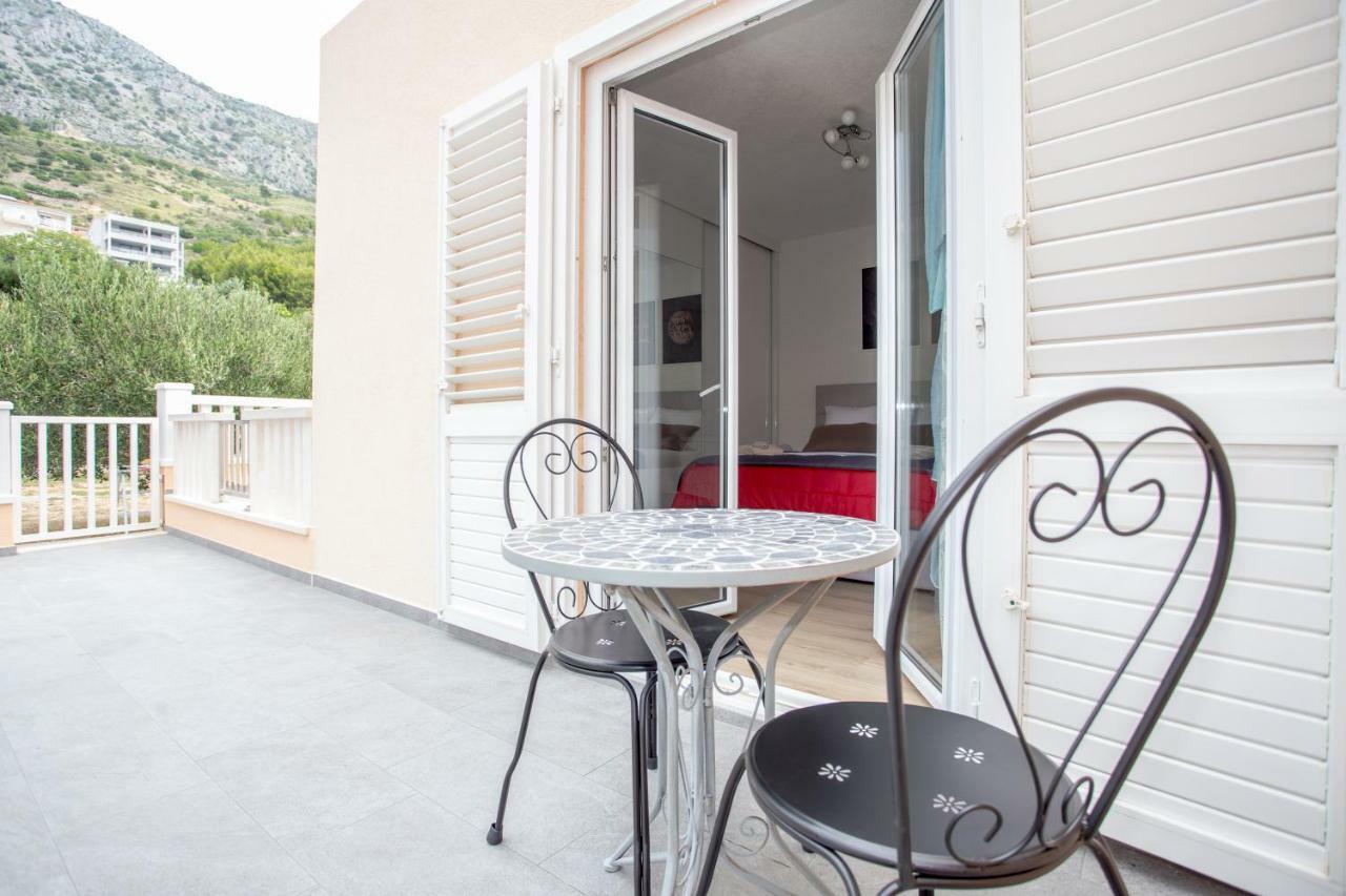 Apartments Iva Brstilo Omis Luaran gambar