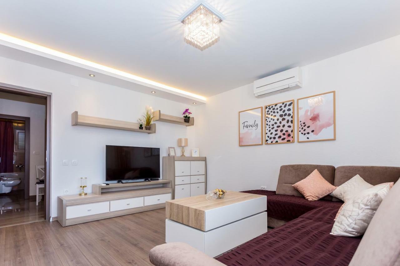 Apartments Iva Brstilo Omis Luaran gambar