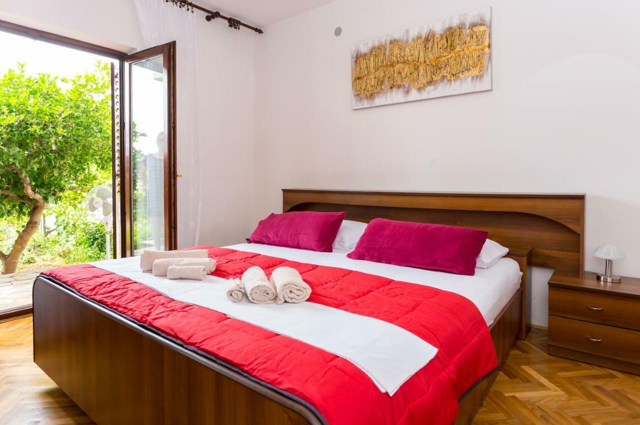 Apartments Iva Brstilo Omis Luaran gambar