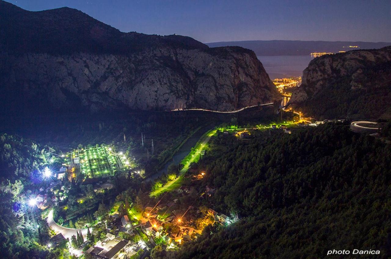 Apartments Iva Brstilo Omis Luaran gambar
