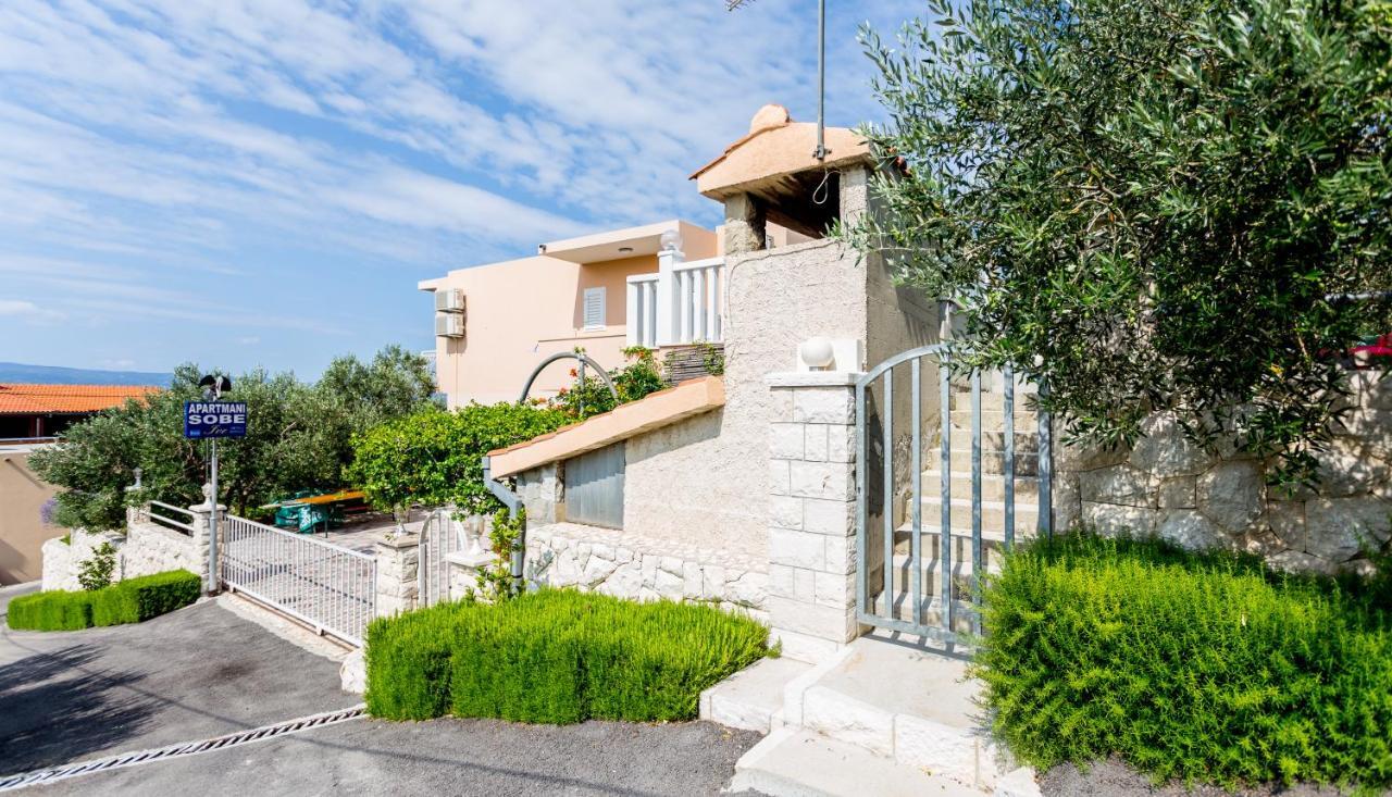 Apartments Iva Brstilo Omis Luaran gambar